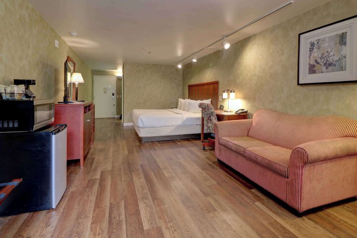 Room 41 of 142