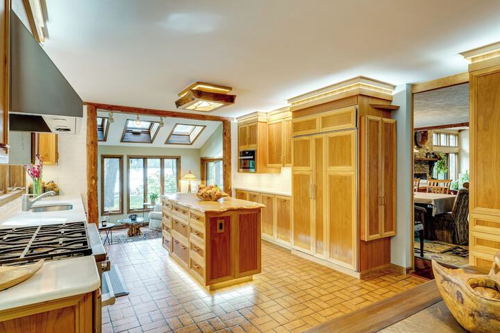 Luxe Poconos Pines Home w / Beach + Amenities!