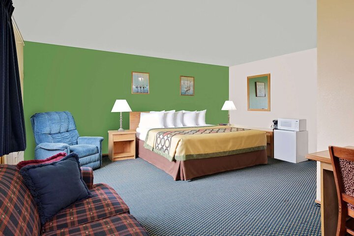 Room 14 of 16