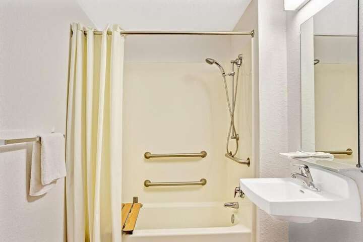 Room 8 of 16