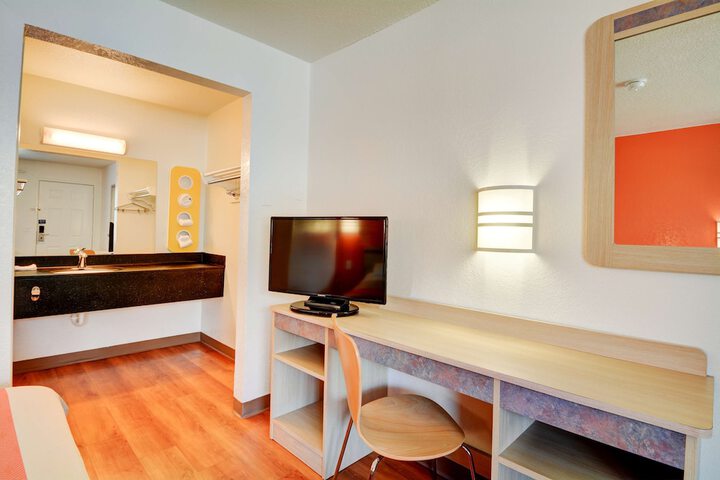 Motel 6 Southington CT - Hartford