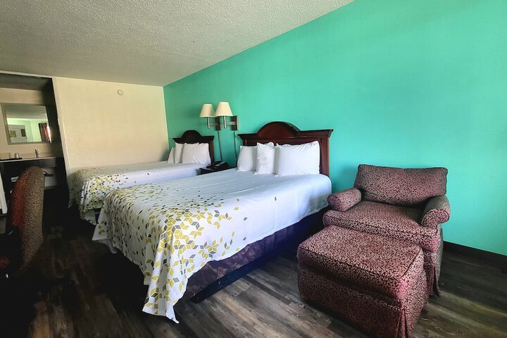 Room 8 of 19
