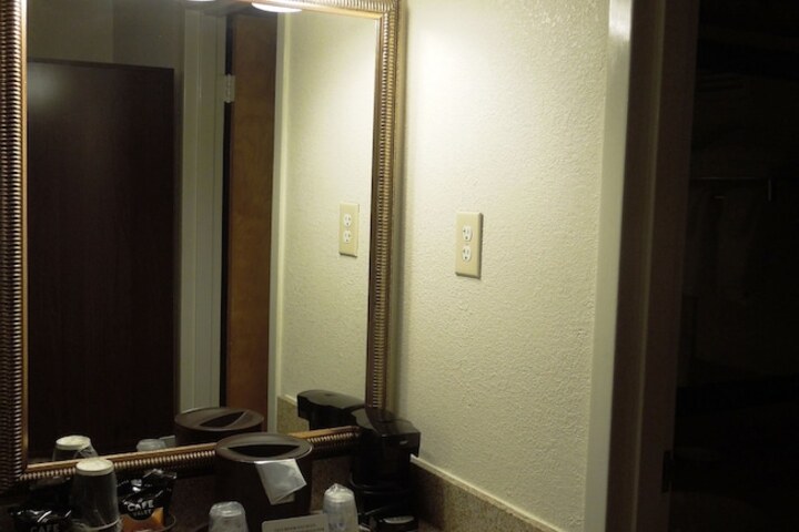 Room 7 of 28