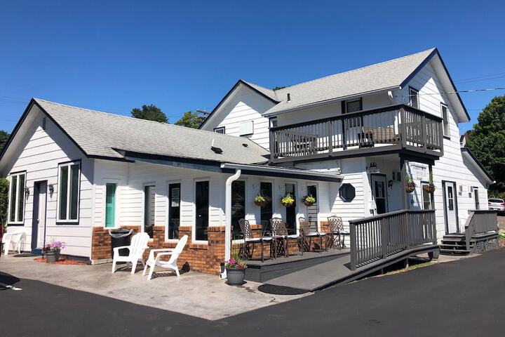 Hotel 5 of 72