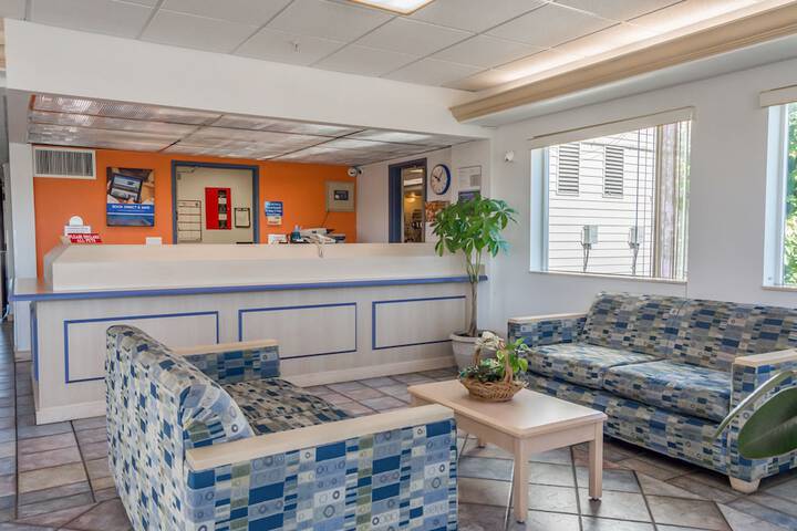 Motel 6 Redmond OR