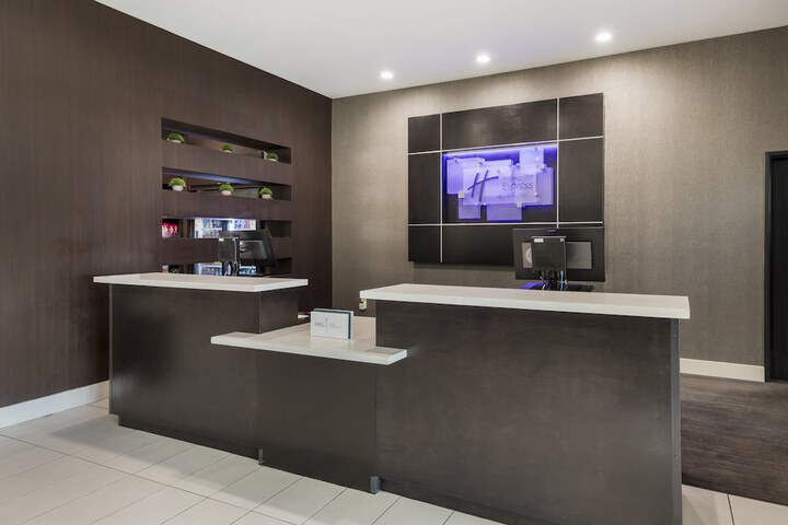 Holiday Inn Express & Suites Anaheim Resort Area by IHG
