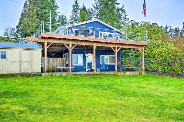 Lakefront Bremerton Vacation Rental w / Deck!