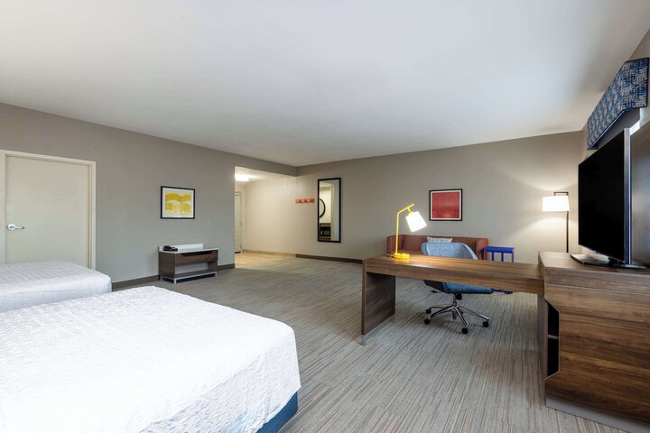 Room 9 of 32