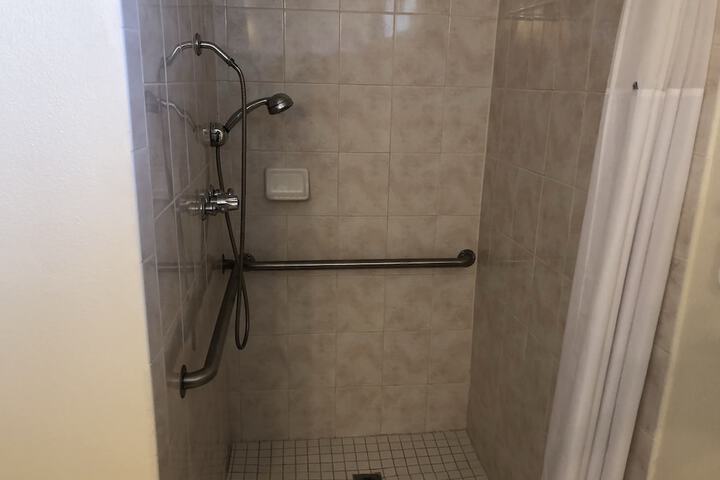 Room 8 of 34