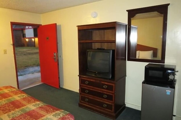 Room 12 of 18
