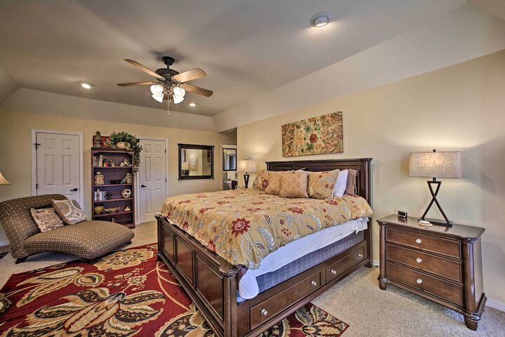 Lakefront Retreat w / Dock & Beach: 2 Miles to Golf