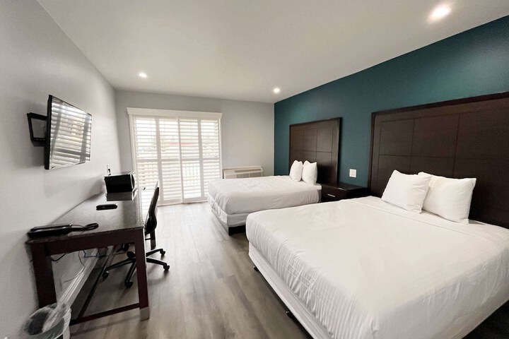 Room 9 of 32