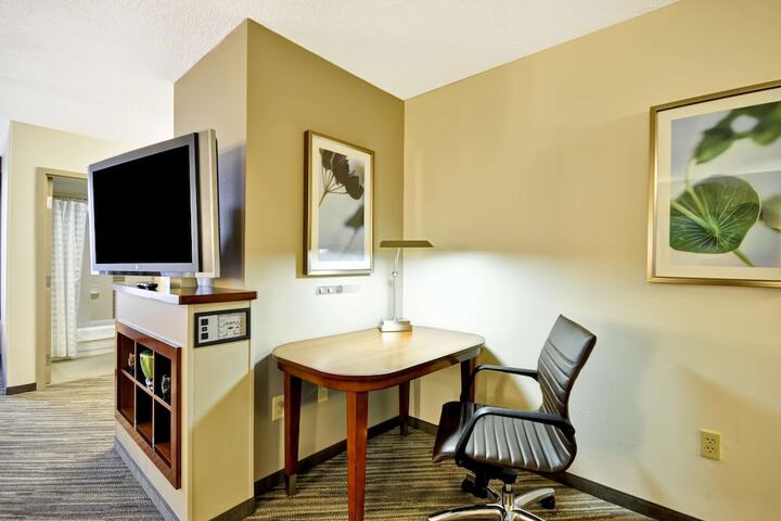 Room 25 of 41