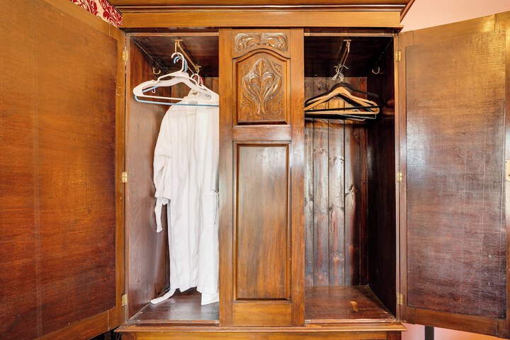 Saloon-style Prosser Loft in WA Wine Country!