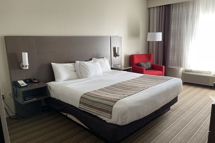 Room 11 of 28