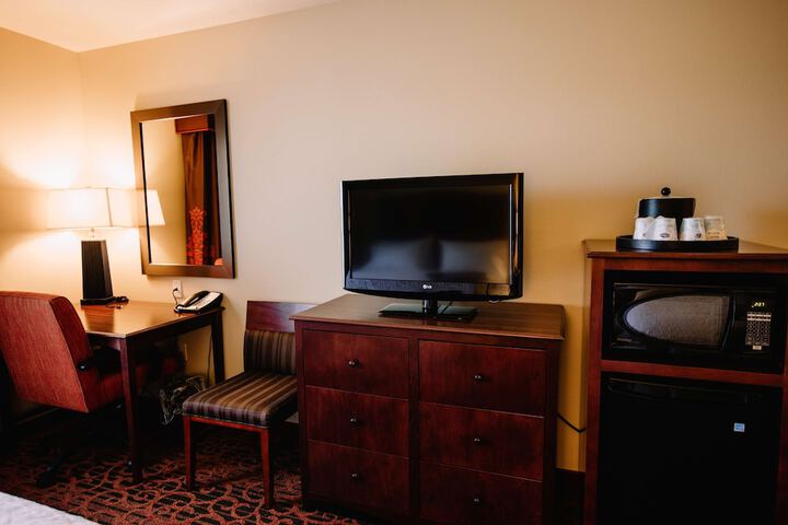 Hampton Inn & Suites Minot Airport
