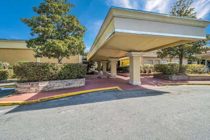 Quality Inn & Suites Conference Center Statesboro Historic District