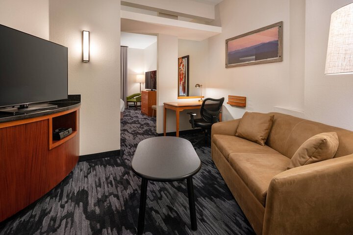 Room 13 of 19