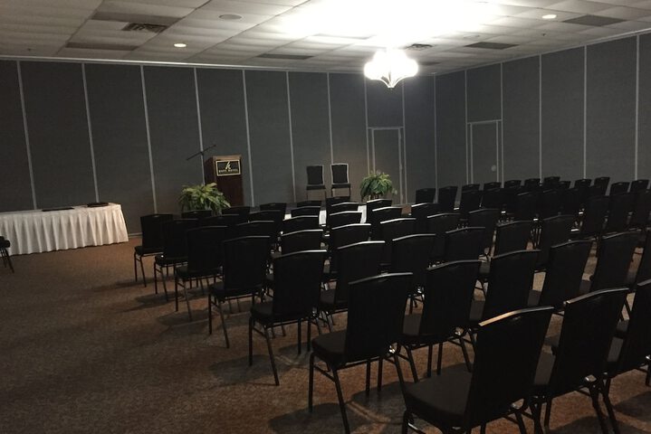 Ballroom/Hall 28 of 34