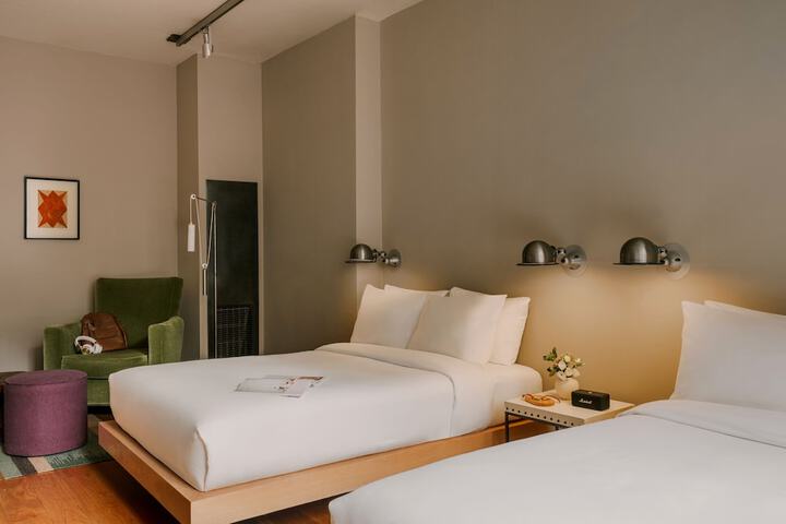 Room 52 of 67
