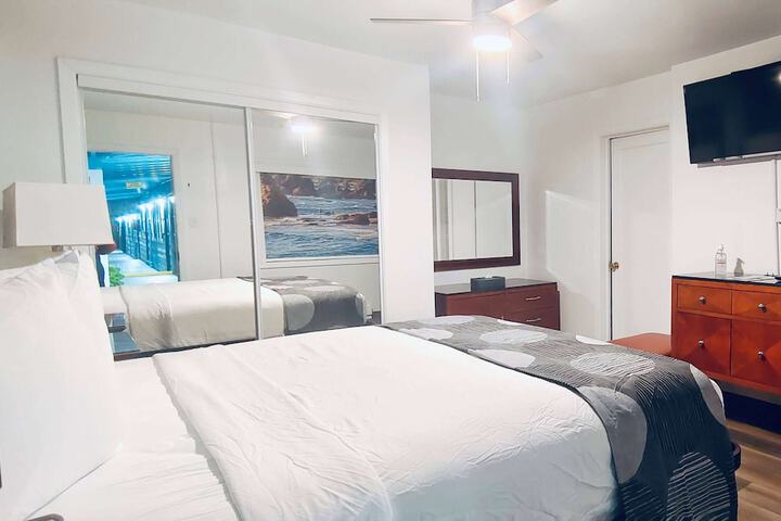 Room 27 of 40