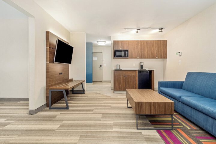 Room 272 of 348