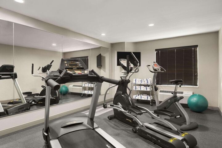 Country Inn & Suites by Radisson Pierre, SD