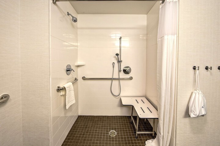Room 11 of 37
