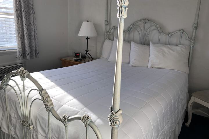Room 106 of 162