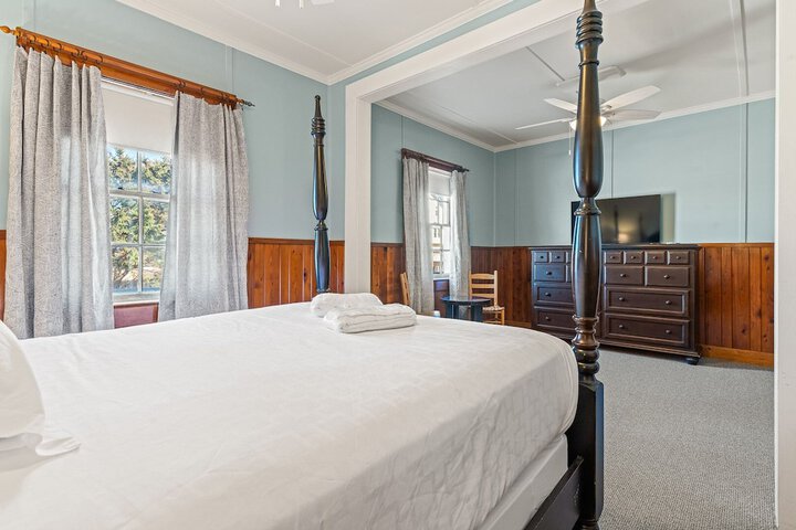 Room 27 of 31