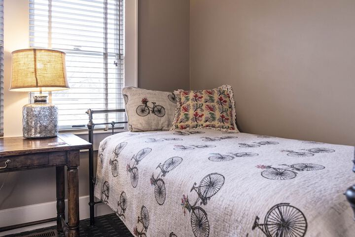 Room 166 of 335
