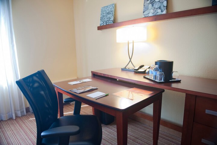Room 32 of 47