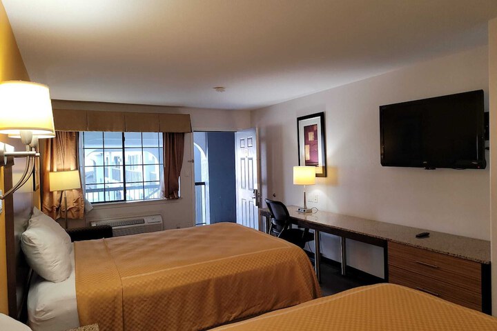 Room 43 of 83