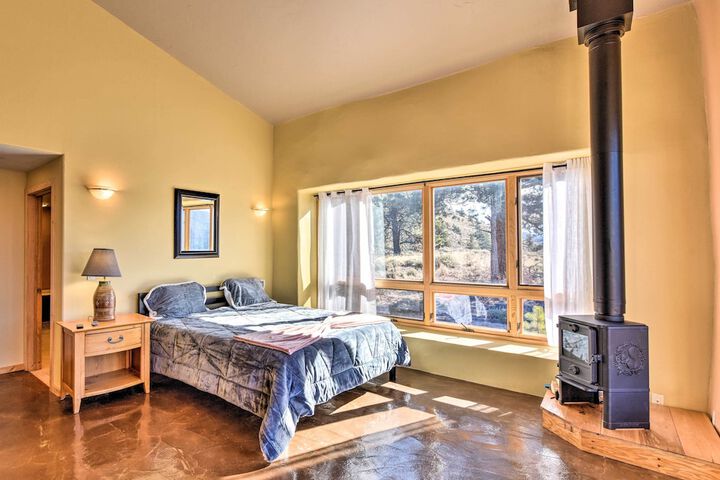 Luxe Twin Lakes House w / Mountain & Lake Views!