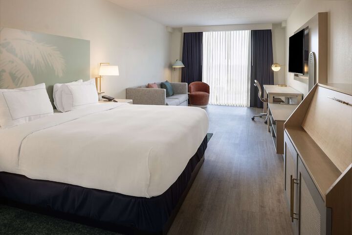 Hotel Dello Ft. Lauderdale Airport Tapestry Collection by Hilton