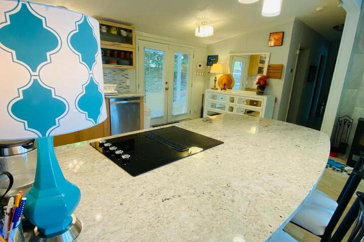 Paradise View Getaway-Dacha