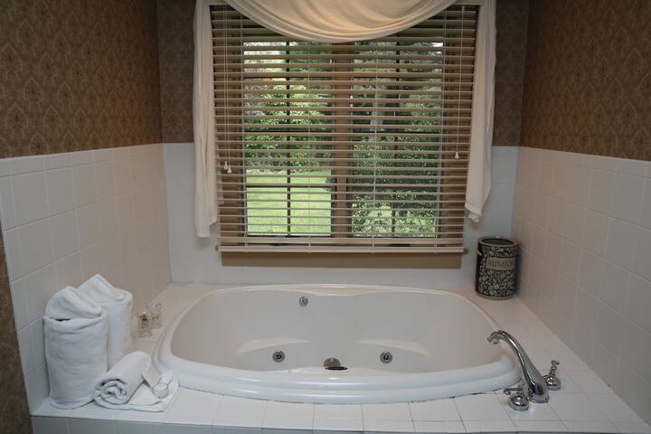 Hot Tub 66 of 73