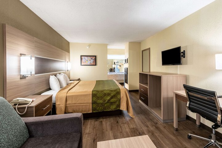 Room 12 of 16