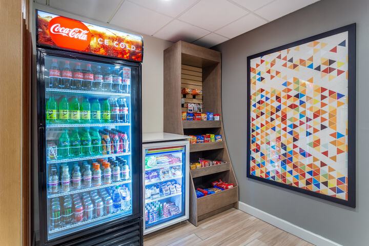 Holiday Inn Express & Suites Cedar Falls - Waterloo by IHG