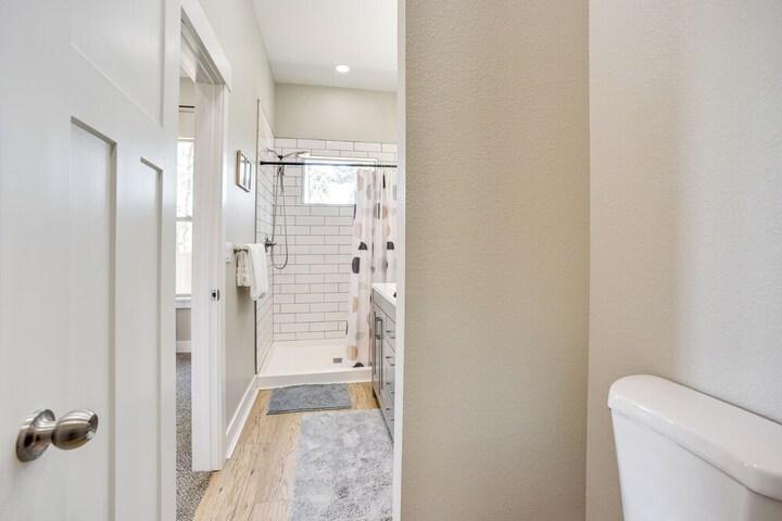 Dtwn Woodland Park Townhome w / Covered Deck