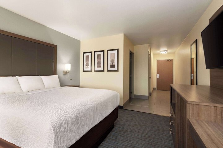 Room 5 of 23