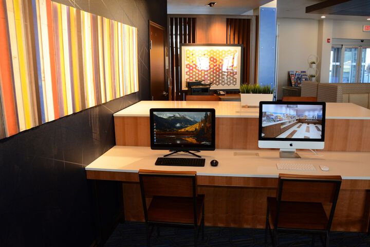 Holiday Inn Express & Suites Pittsburgh - Monroeville by IHG