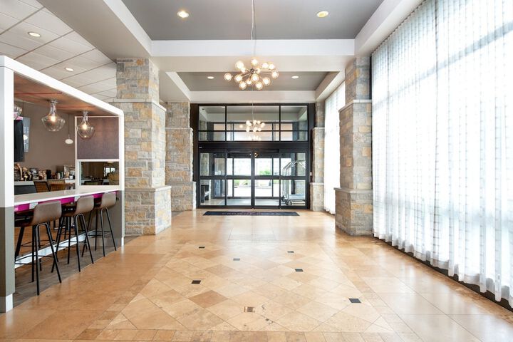 Hotel 5 of 93