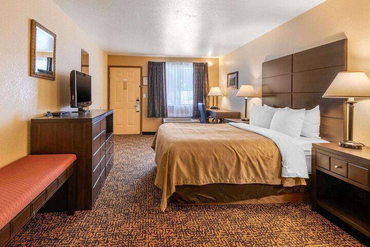 Room 6 of 38