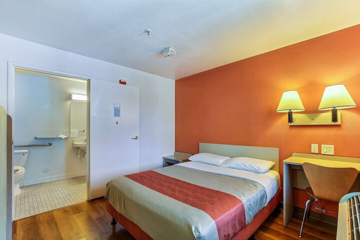 Motel 6 Pinole CA
