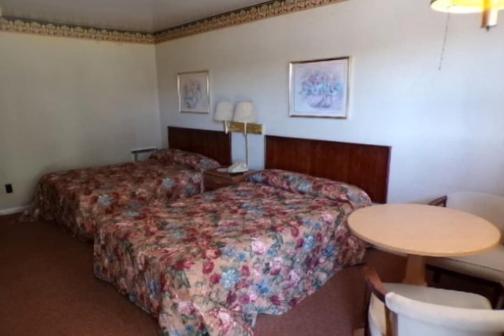 Room 8 of 10