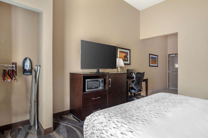 Best Western Plus Lake Jackson Inn & Suites