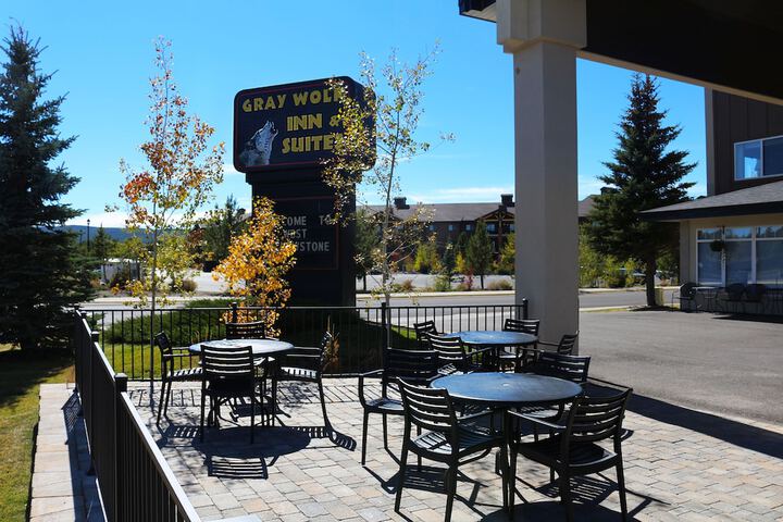 Gray Wolf Inn & Suites
