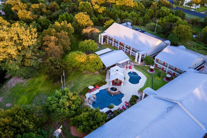 Fredericksburg Inn & Suites