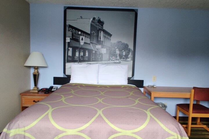 Room 27 of 37